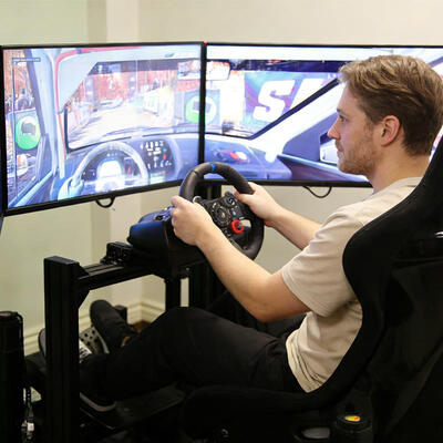 Eスポーツレーシングドライビングシミュレーター用の3DOFプラットフォームを備えたプロフェッショナルモーションシミュレーター